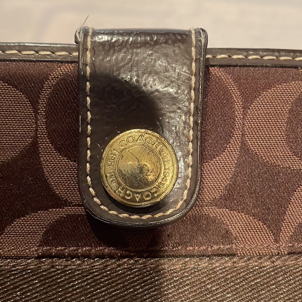 Coach - Picture 4 of 10